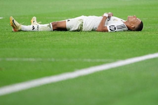 埃因霍温卫冕稳了？荷甲从未有球队半程领先11分被逆转丢冠（埃因霍温卫冕在望？荷甲史上无半程领先11分仍被翻盘丢冠先例）