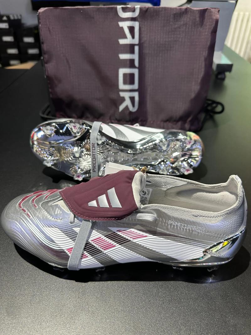 老队友见面，埃泽和奥利塞赛后交换了球衣